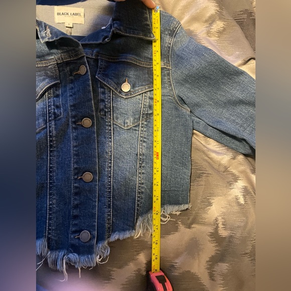 Cropped raw hem denim jean jacket - Picture 7 of 8